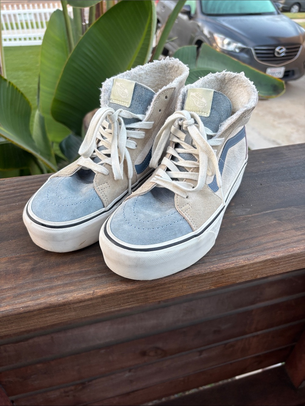 Vans Mens8/Womens 9.5 Blue and Cream Sherpa-Lined High Top Sneakers